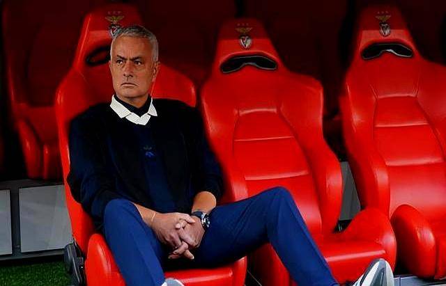 曼联爆出大冷门取胜，拜仁读秒绝杀，穆帅已连续5年缺席欧冠